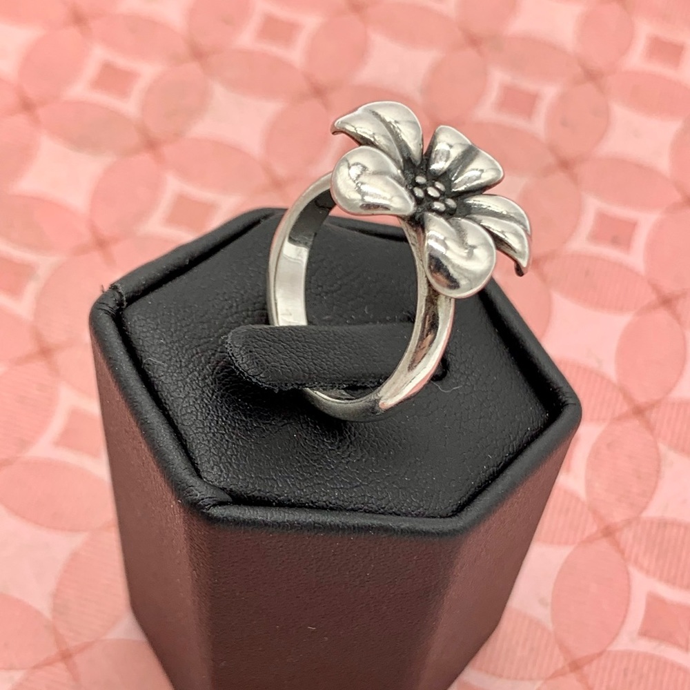💝  Stunning RETIRED James Avery Sterling Silver Flower Ring  💝 - Picture 3 of 10